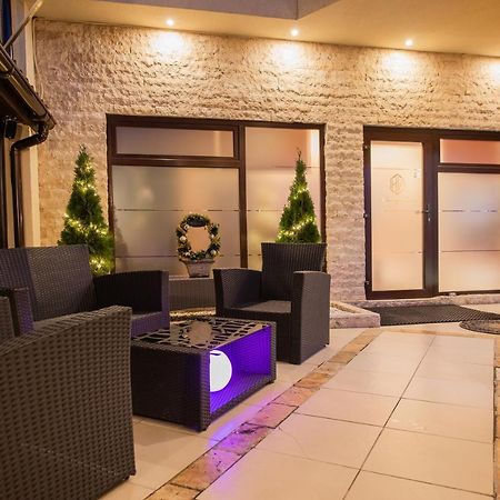 H & V Residence - Diamond Bungalow Apartment Arad Exteriér fotografie