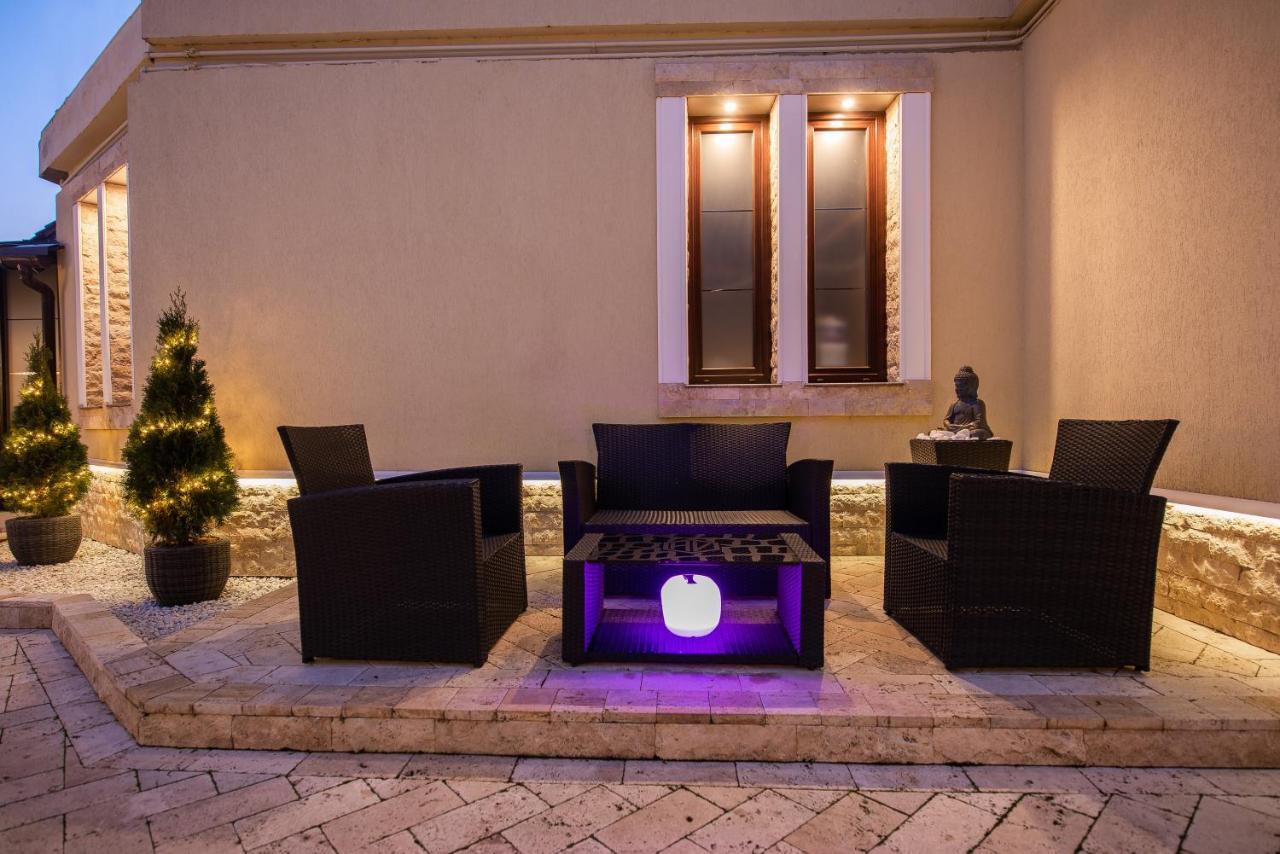 H & V Residence - Diamond Bungalow Apartment Arad Exteriér fotografie