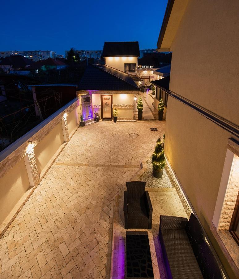 H & V Residence - Diamond Bungalow Apartment Arad Exteriér fotografie