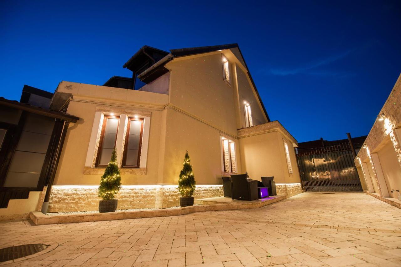 H & V Residence - Diamond Bungalow Apartment Arad Exteriér fotografie