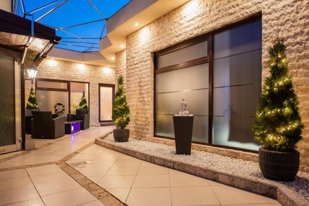 H & V Residence - Diamond Bungalow Apartment Arad Exteriér fotografie