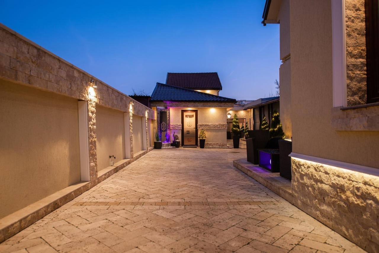H & V Residence - Diamond Bungalow Apartment Arad Exteriér fotografie