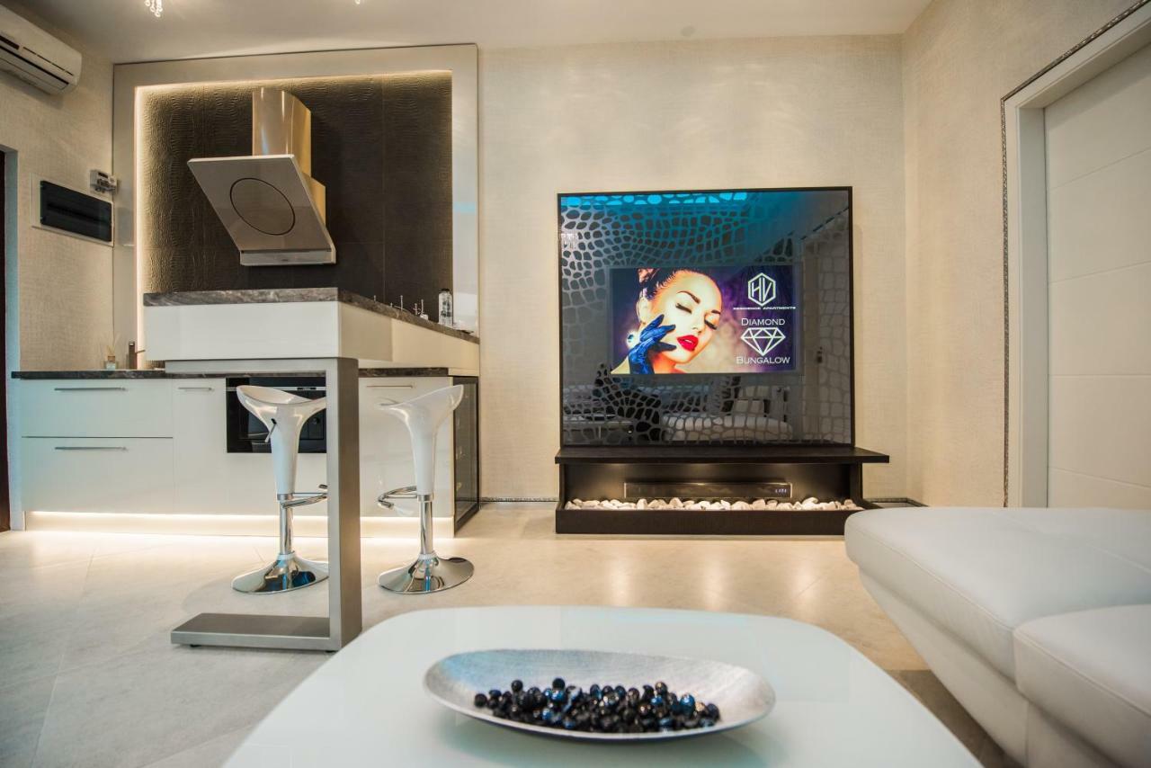 H & V Residence - Diamond Bungalow Apartment Arad Exteriér fotografie