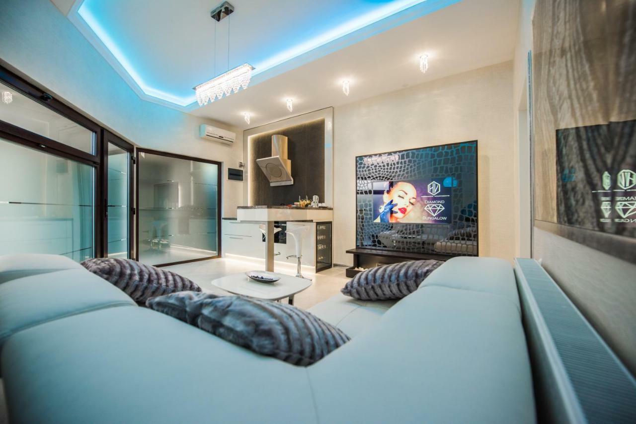 H & V Residence - Diamond Bungalow Apartment Arad Exteriér fotografie