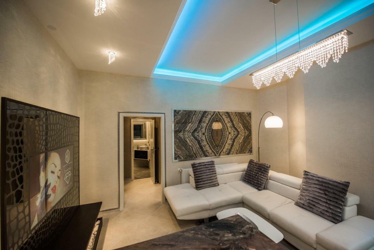 H & V Residence - Diamond Bungalow Apartment Arad Exteriér fotografie