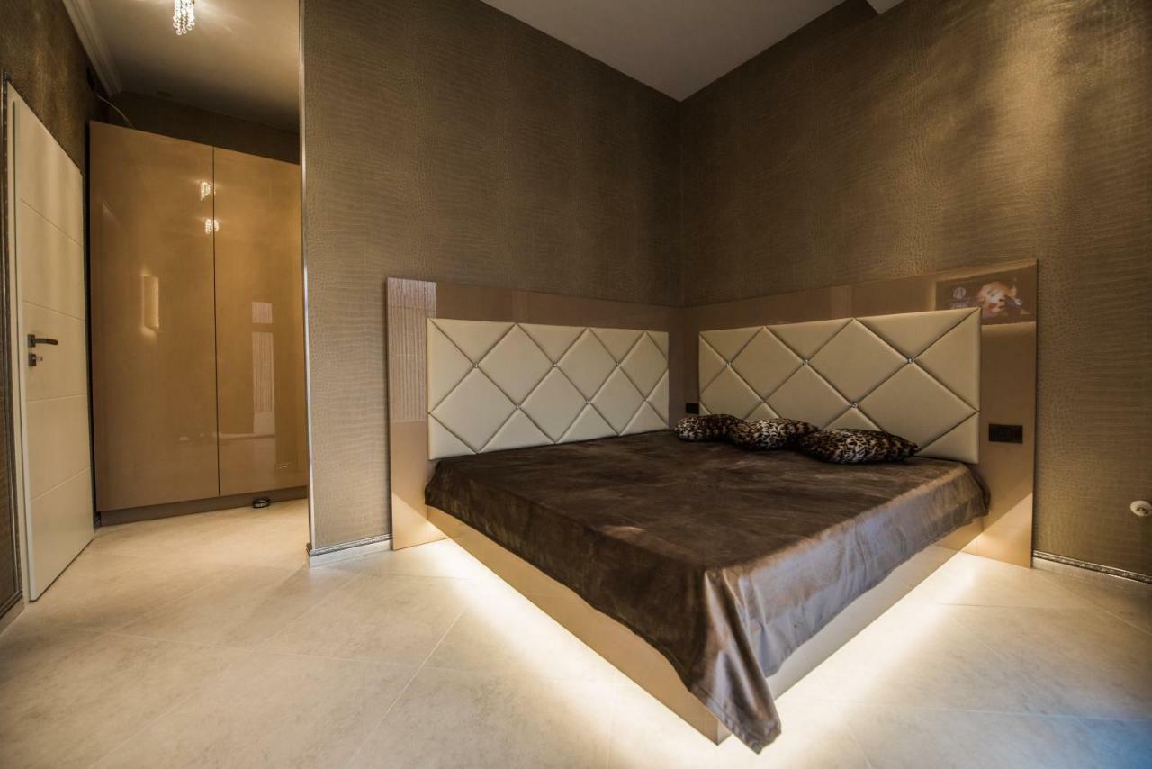 H & V Residence - Diamond Bungalow Apartment Arad Exteriér fotografie