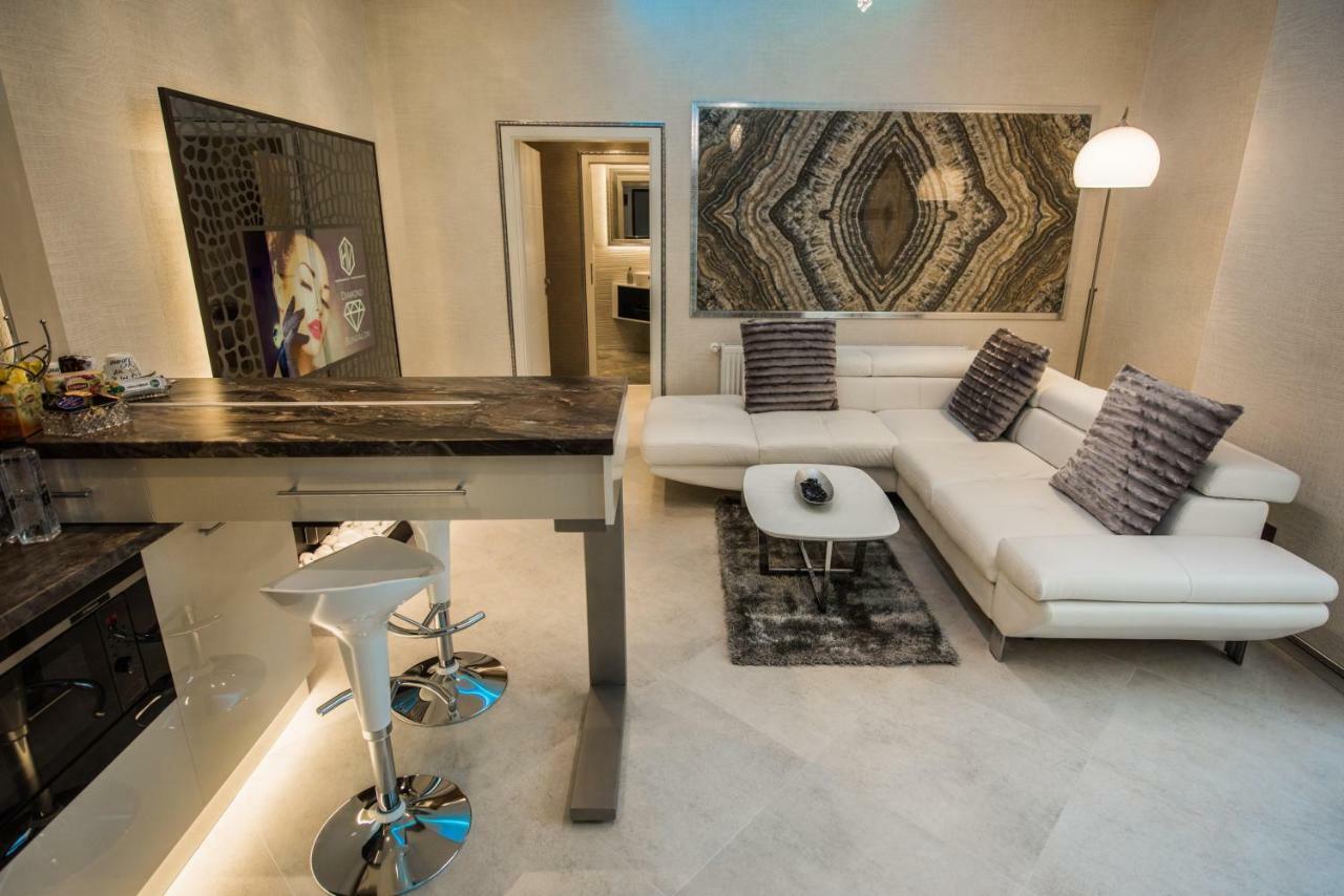 H & V Residence - Diamond Bungalow Apartment Arad Exteriér fotografie